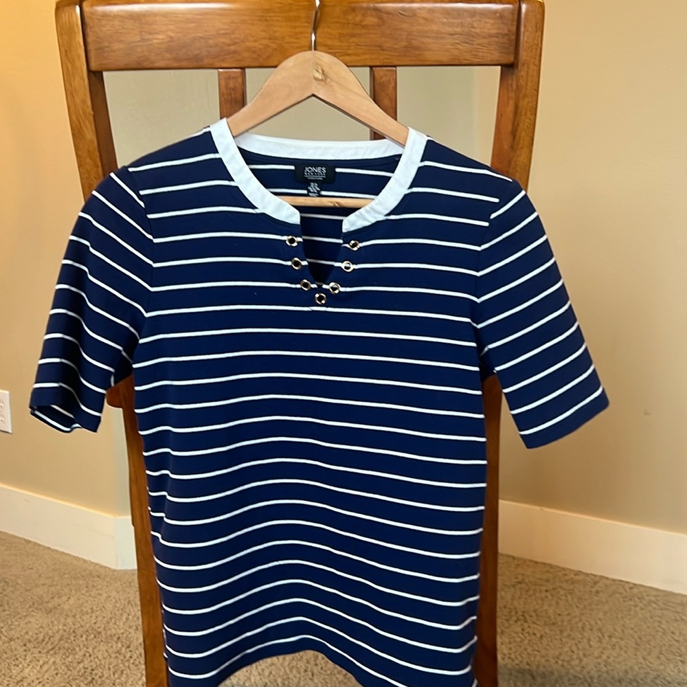 Jones New York Signature top